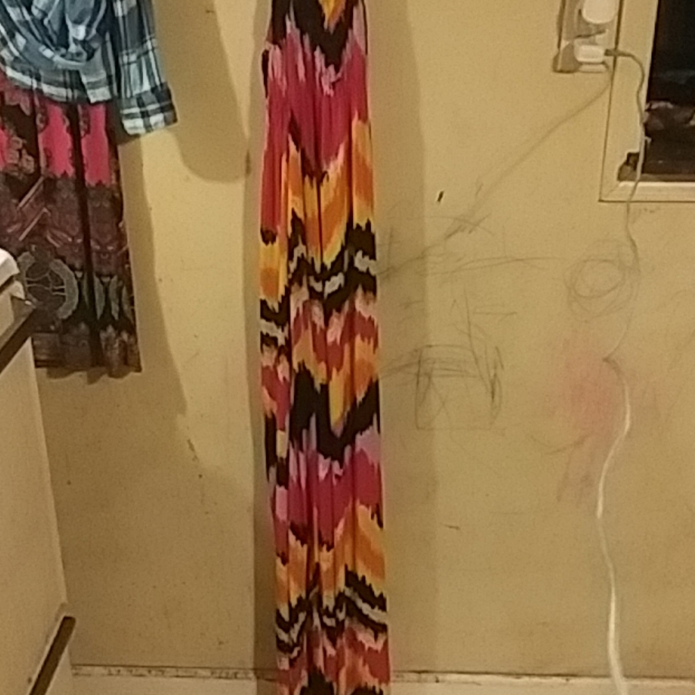 Beautiful  wrap around you neck!! Back is out